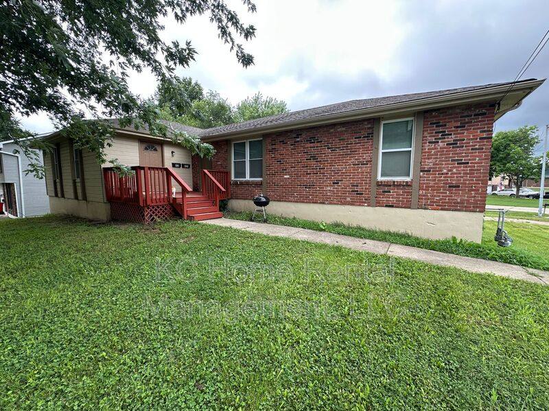 Apartment for rent at 420 N Jennings Rd, Independence, MO 64056