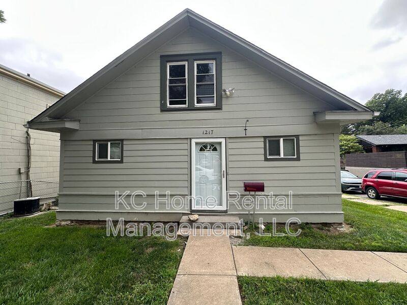 House for rent at 1217 W 47th St, Kansas City, MO 64112