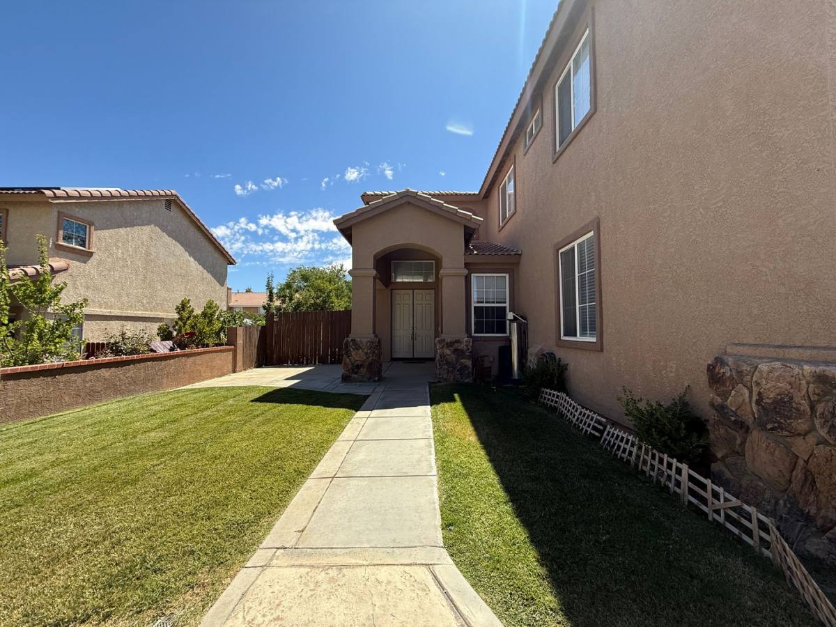 House for rent at 36526 Quail St, Palmdale, CA 93552