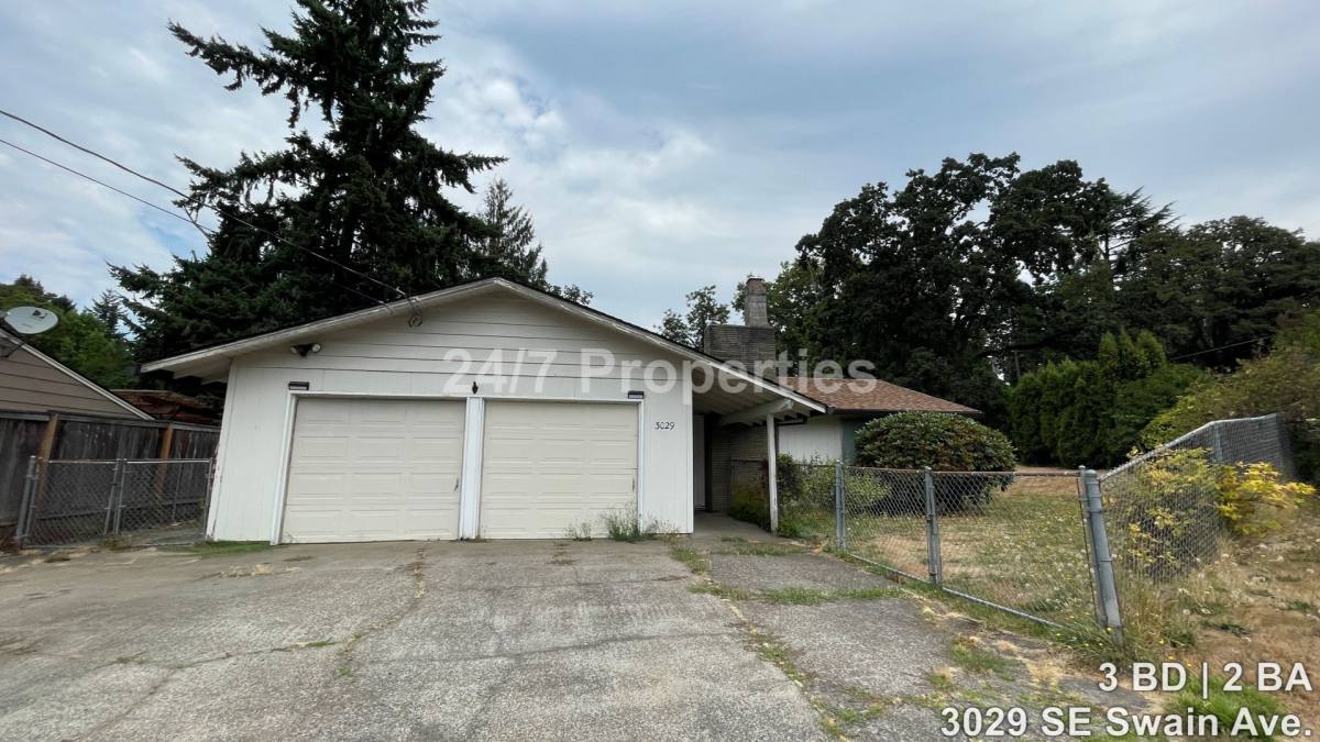 House for rent at 3029 SE Swain Ave, Portland, OR 97267