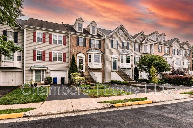 Townhouse for rent at 151 Hampshire Square SW, Leesburg, VA 20175