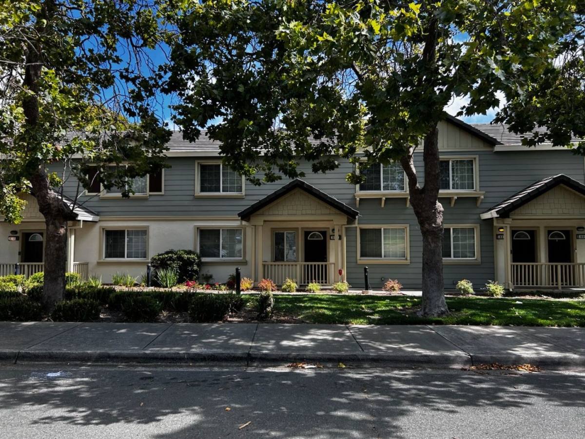 Townhouse for rent at 504 Daniels Ave, Vallejo, CA 94590