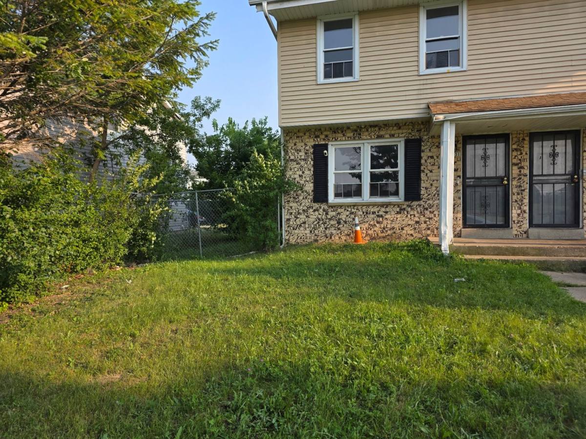 10331-10333 W Daphne St, Milwaukee, WI 53224