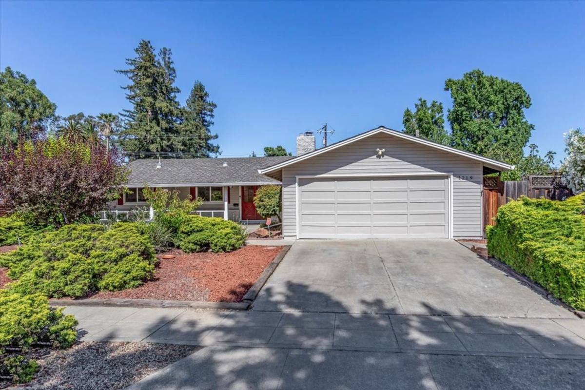 House for rent at 1219 Elderberry Dr, Sunnyvale, CA 94087