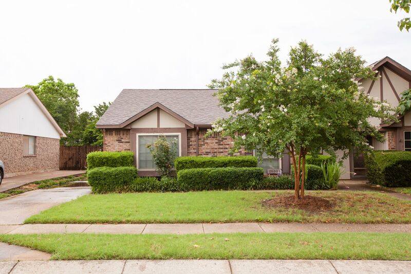 House for rent at 2902 Post Oak Dr, Euless, TX 76039
