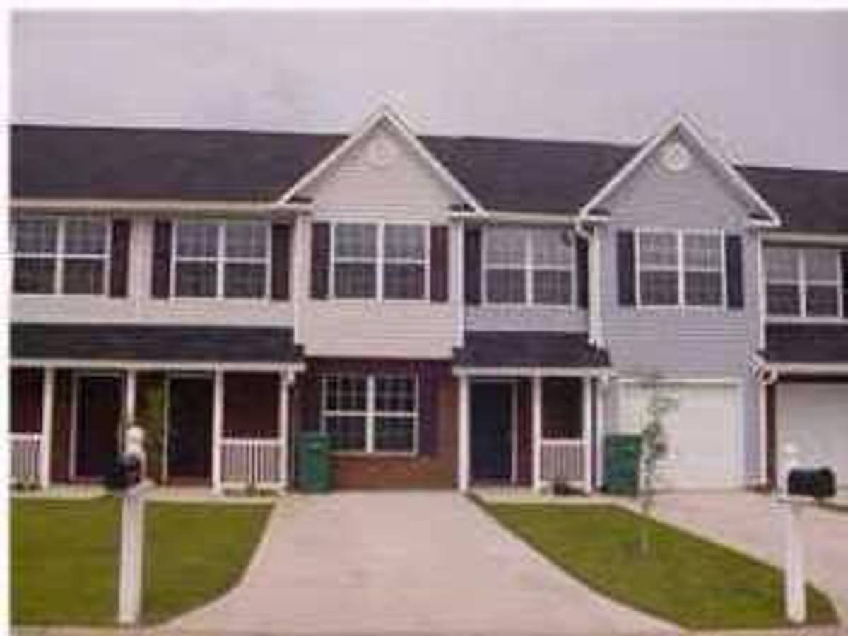 Townhouse for rent at 128 Swaying Pine Court, Crestview, FL 32539