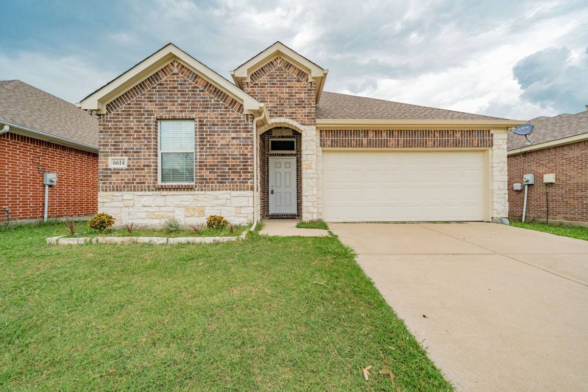 House for rent at 6614 Windward View Dr, Rowlett, TX 75088