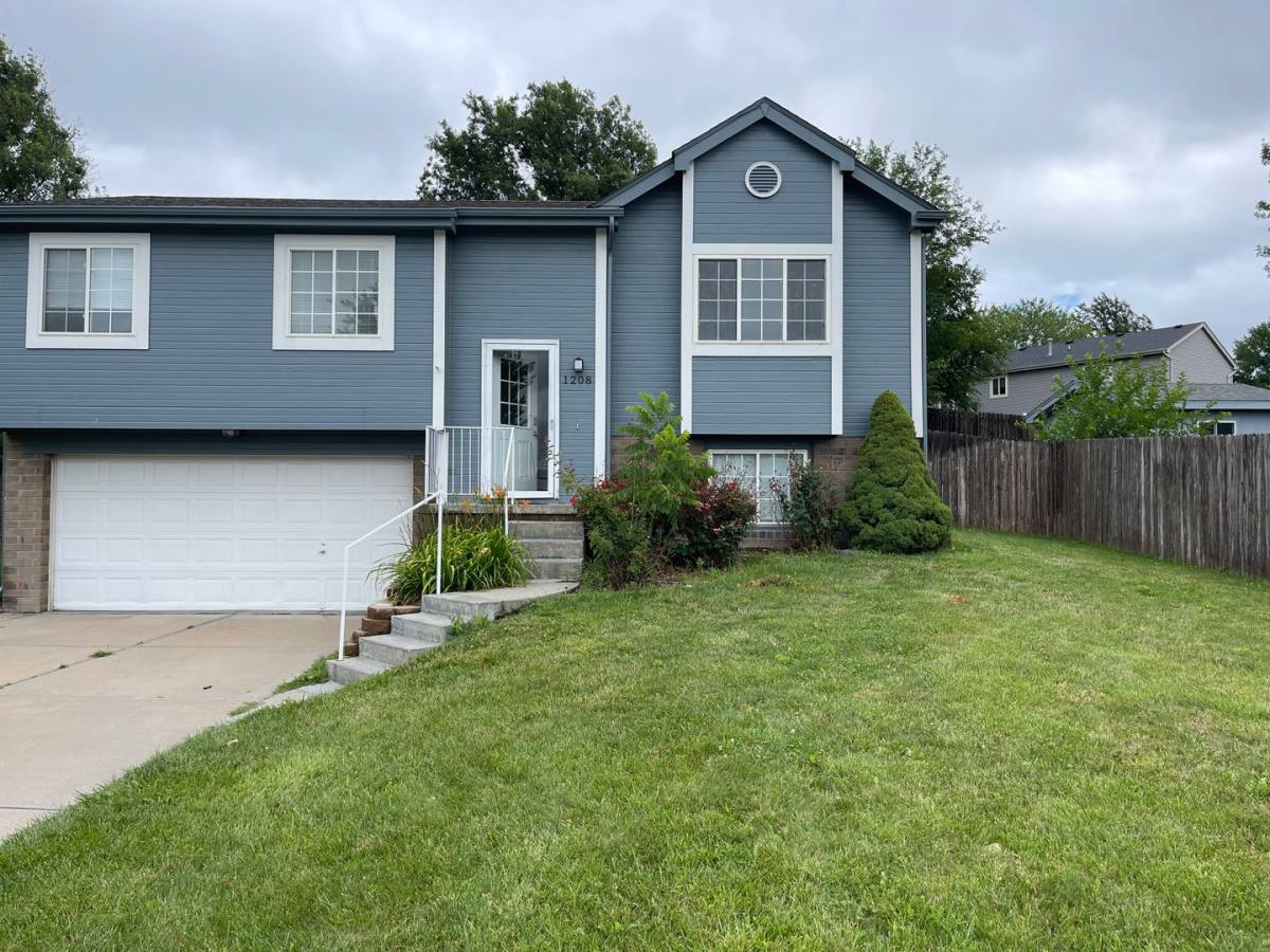 House for rent at 1208 Rawhide Rd, Papillion, NE 68046