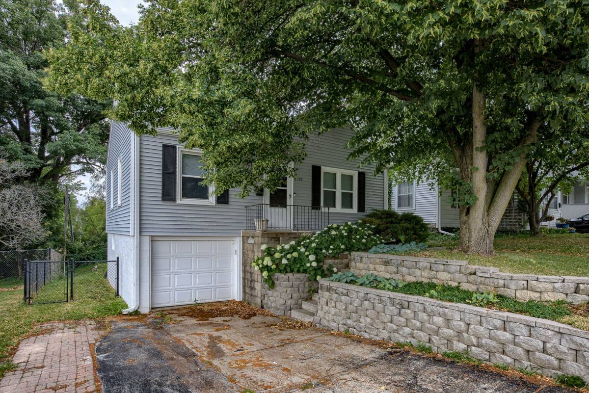 House for rent at 4308 California St, Omaha, NE 68131