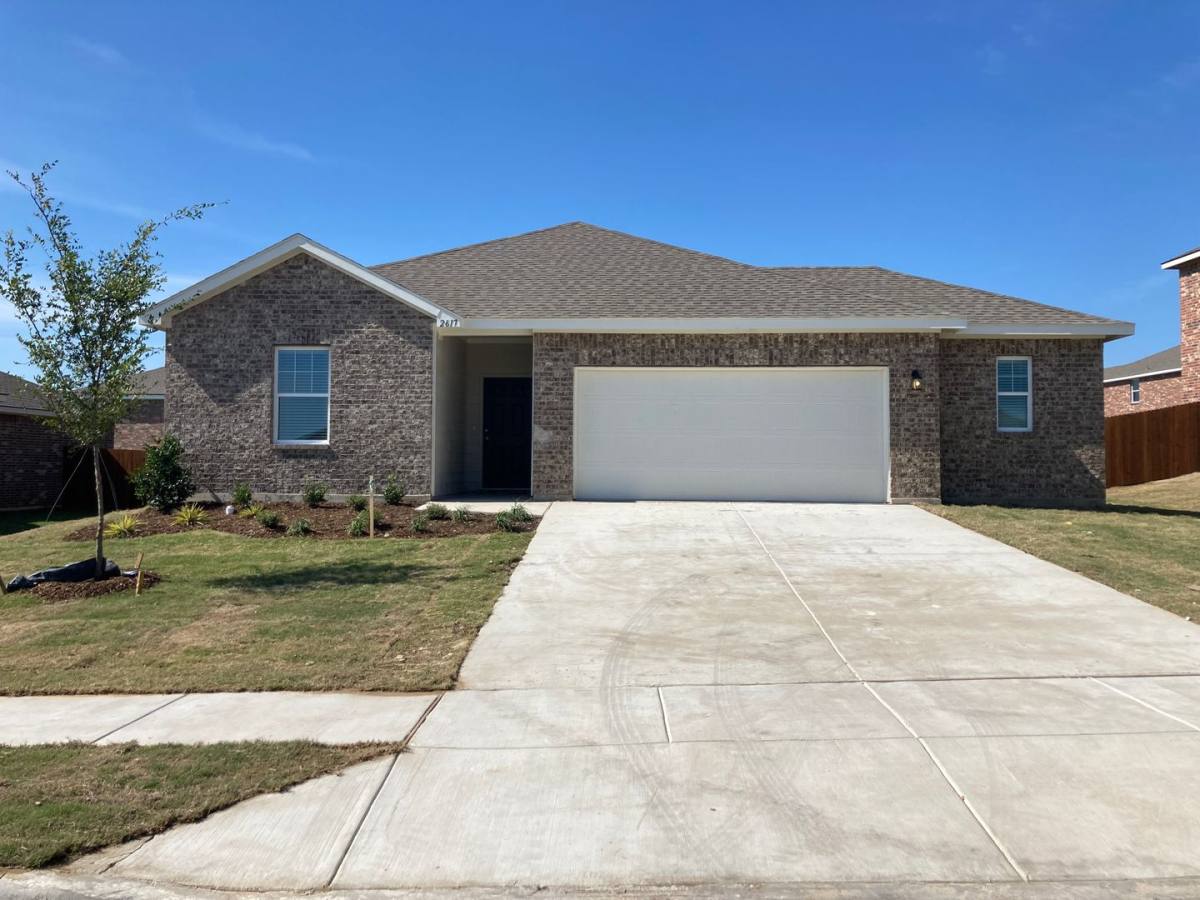 House for rent at 2617 Salado Creek Lane, Red Oak, TX 75154