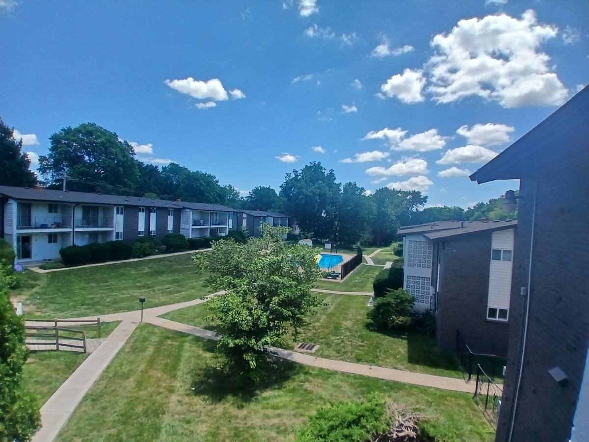 Apartment for rent at 7801 W 83rd St, Overland Park, KS 66212