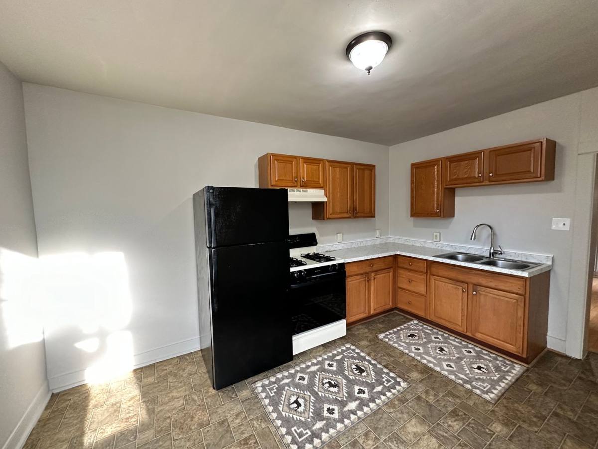 Apartment for rent at 114 N Queen St, York, PA 17403