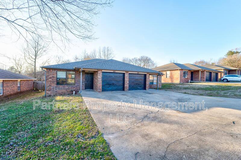 Apartment for rent at 5707 Sara St #B, Fayetteville, AR 72704