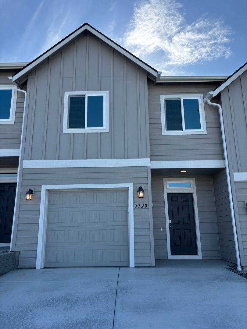 Townhouse for rent at 3720 S Roosevelt St, Kennewick, WA 99338