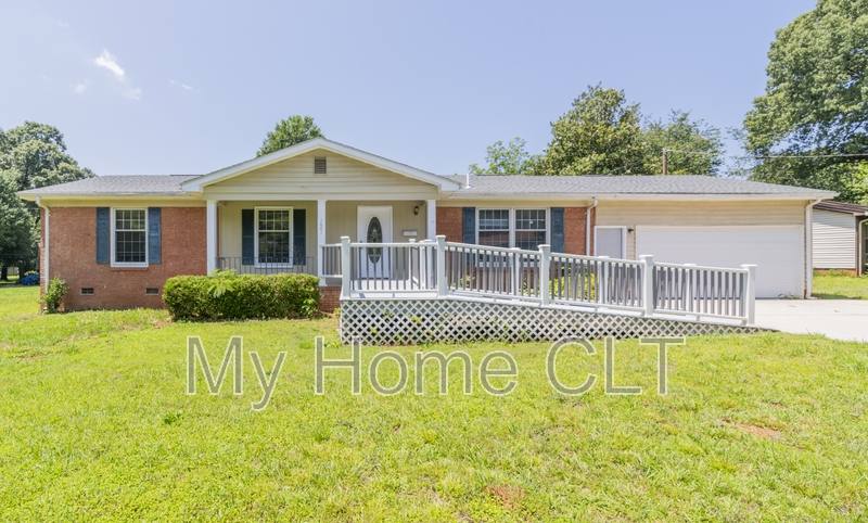 House for rent at 1601 Sansberry Rd, Charlotte, NC 28262