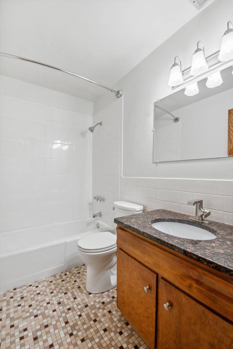 Apartment for rent at 2200 N Pascal St, Saint Paul, MN 55113