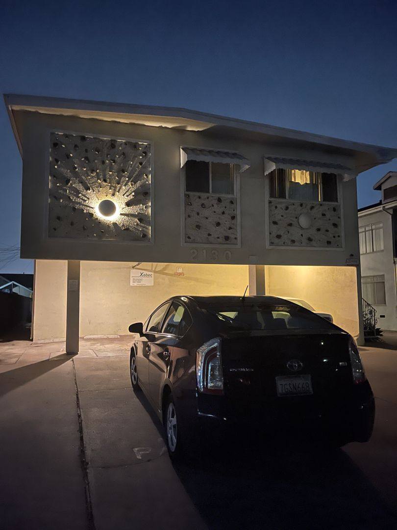 Apartment for rent at 2130 6th Ave, Los Angeles, CA 90018