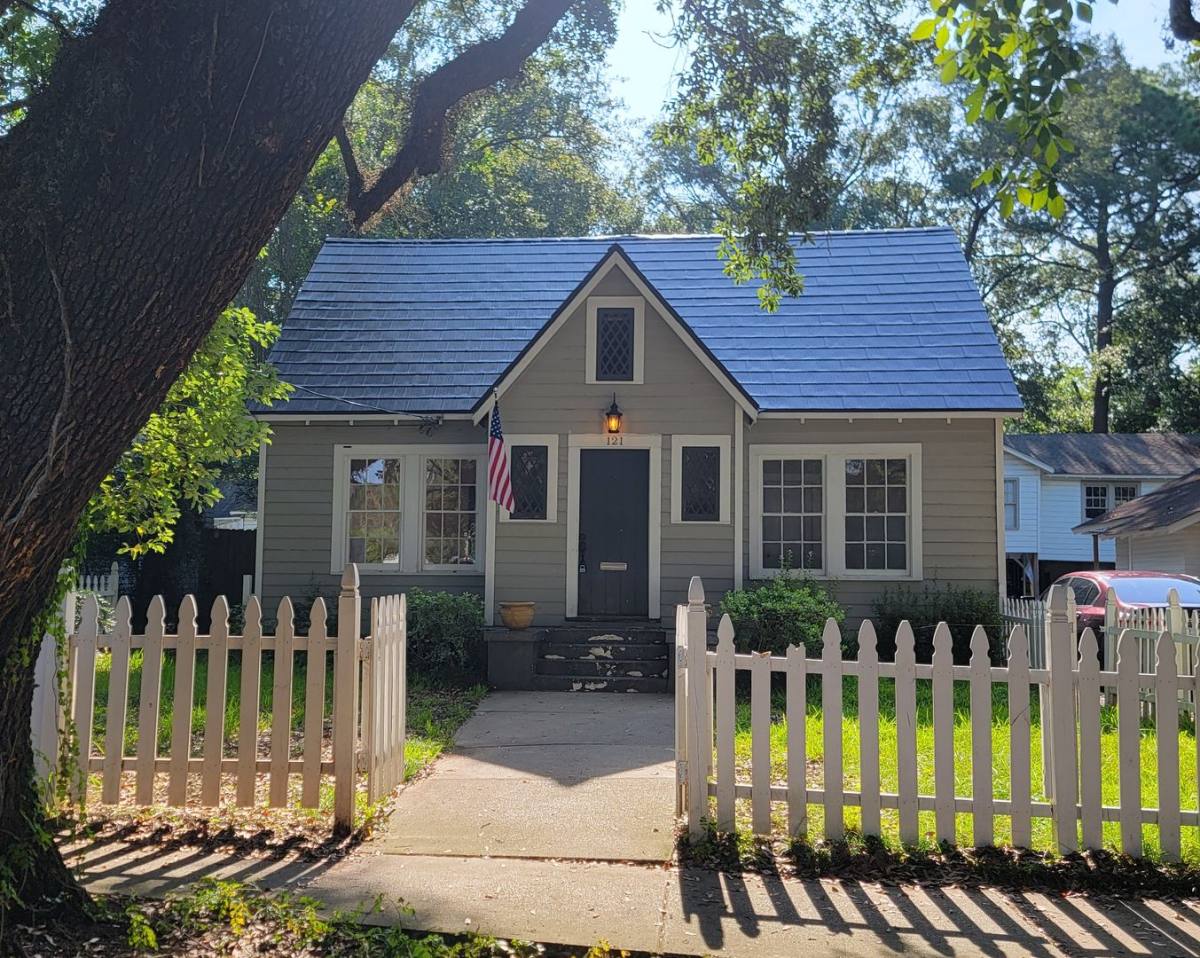 House for rent at 121 Houston St, Mobile, AL 36606