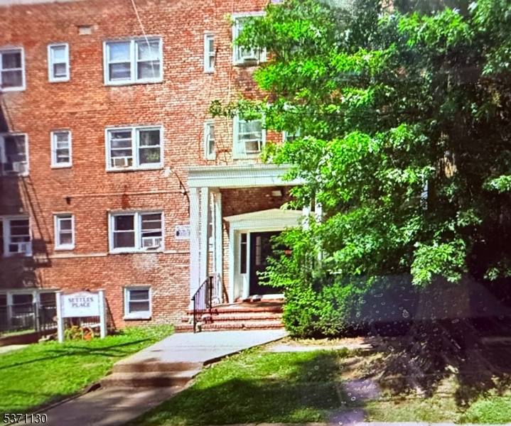 Apartment for rent at 711 Plainfield Ave, Berkeley Heights, NJ 07922