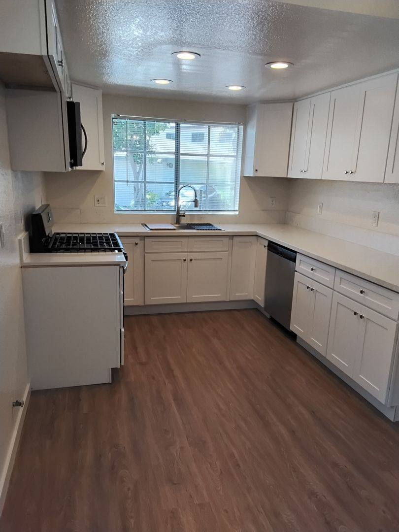 Apartment for rent at 13383 Edwards St, Westminster, CA 92683