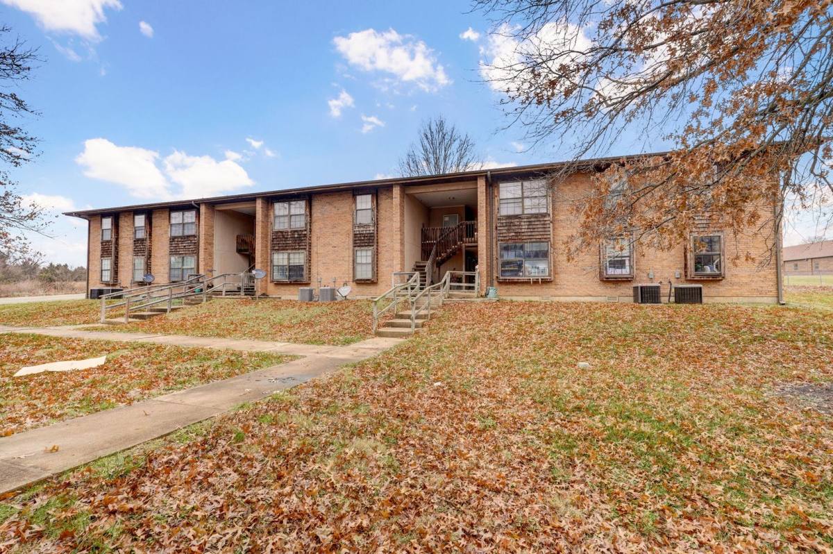 Apartment for rent at 932 New Buffalo Rd, Lebanon, MO 65536