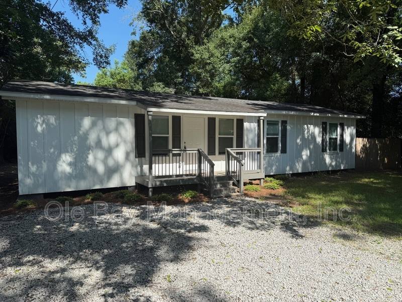House for rent at 3212 Riverside Dr, Mobile, AL 36605