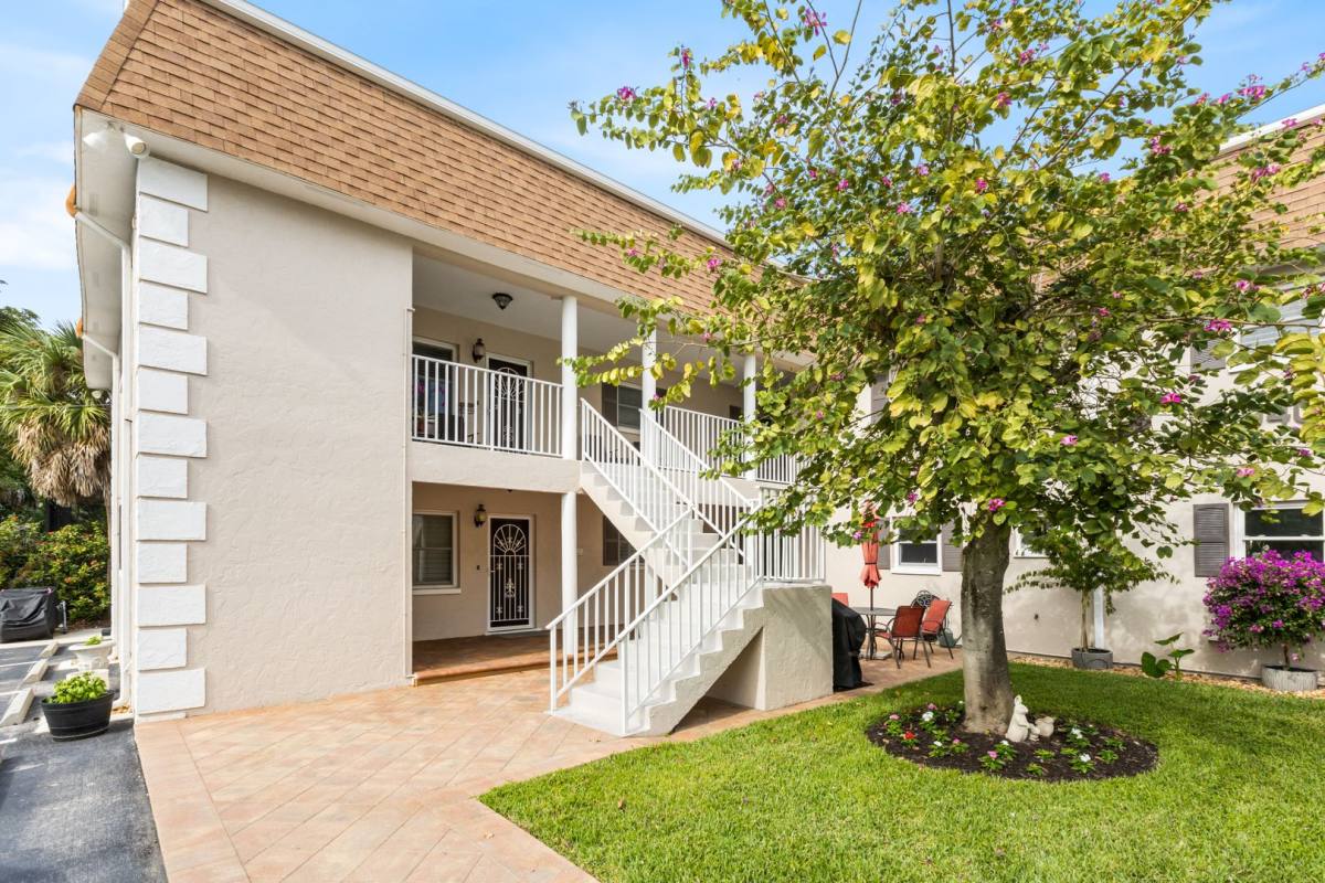 Condo for rent at 940 3rd St S, Naples, FL 34102