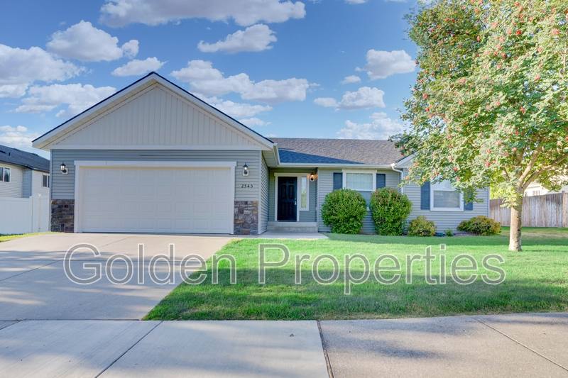 House for rent at 2545 W Blueberry Circle, Hayden, ID 83835