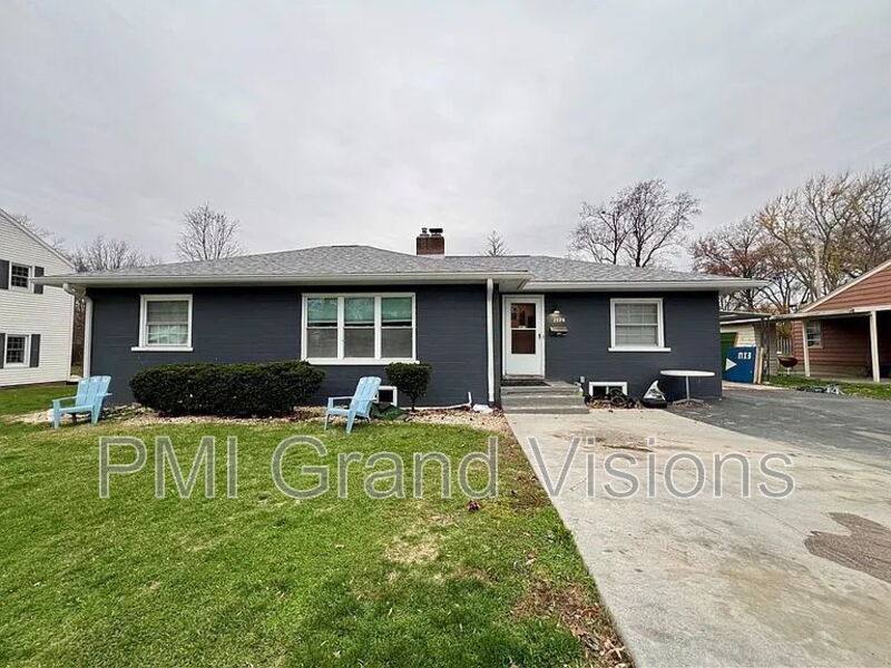 House for rent at 1528 Division St, Charleston, IL 61920
