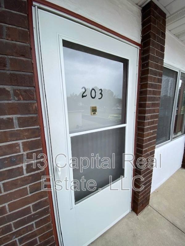 Apartment for rent at 1306 9th St #203, Highland, IL 62249