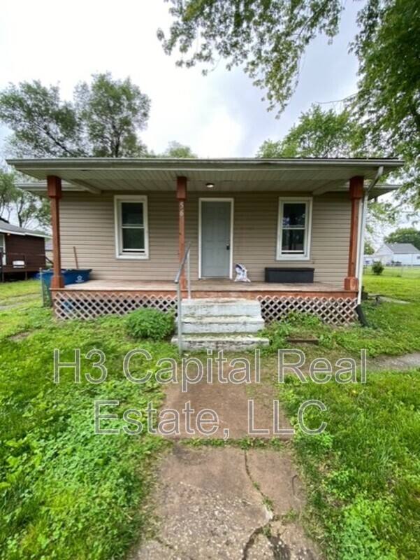 House for rent at 562 Wilson Ave, Wood River, IL 62095