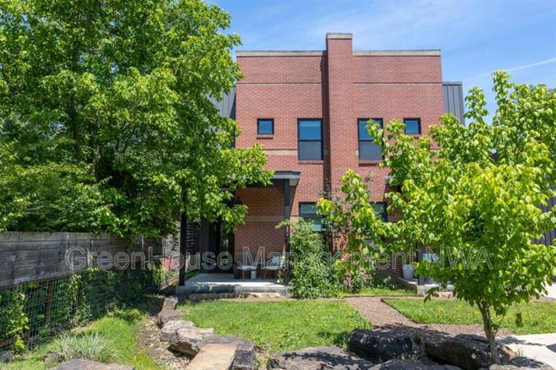 Townhouse for rent at 808 S Locust Ave #808LOC, Fayetteville, AR 72701
