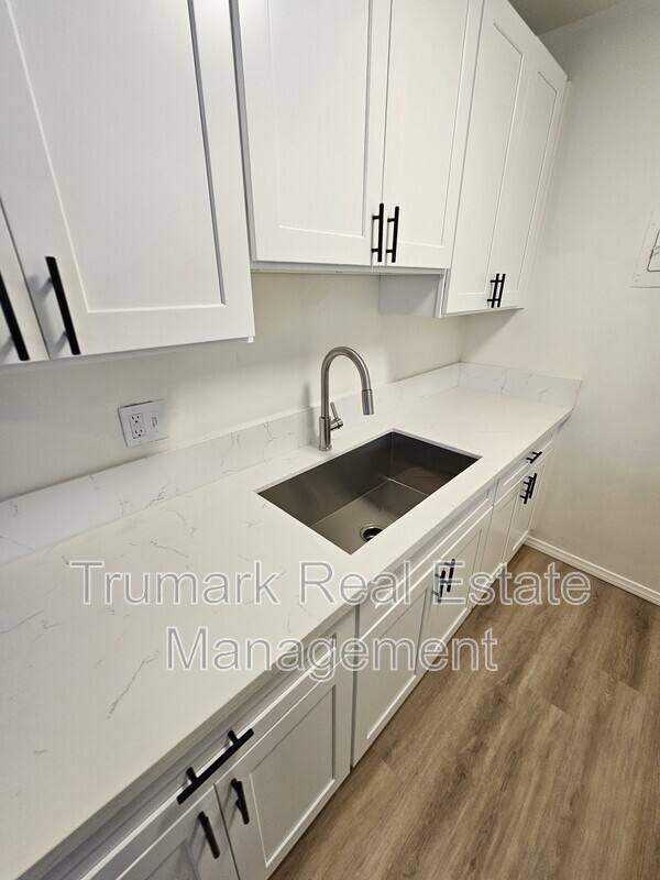 Apartment for rent at 337 Riverdale Dr #7, Glendale, CA 91204