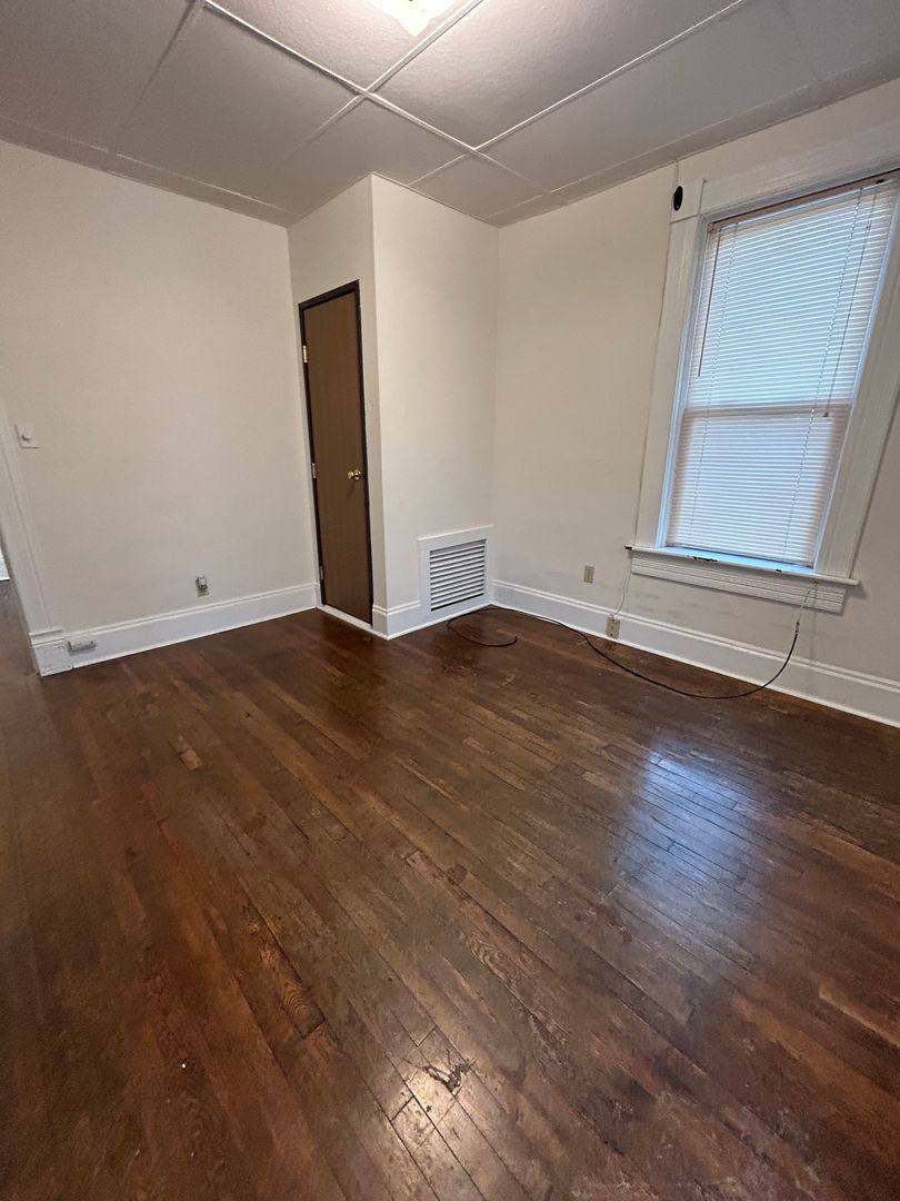 Apartment for rent at 1639 Prospect St, La Crosse, WI 54603
