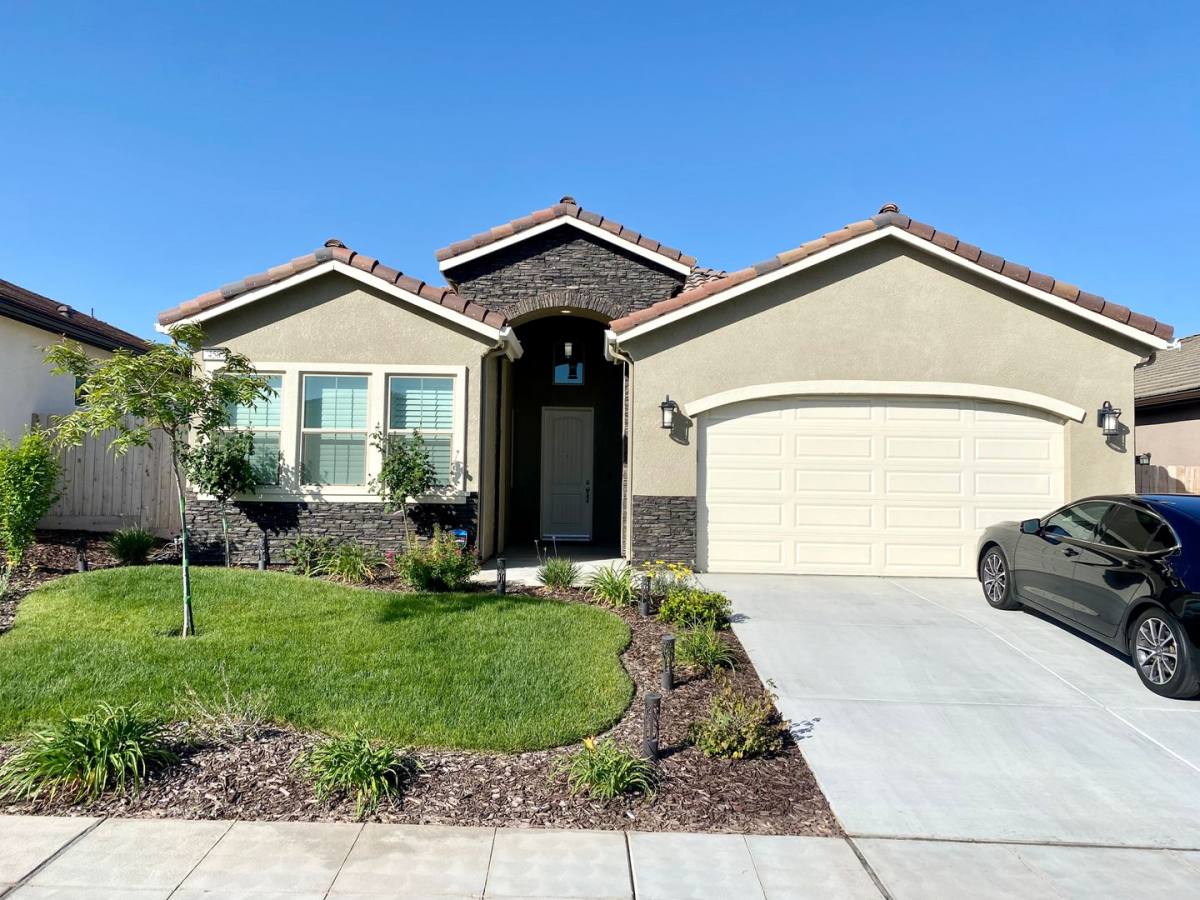 House for rent at 458 Timberline Way S, Madera, CA 93636