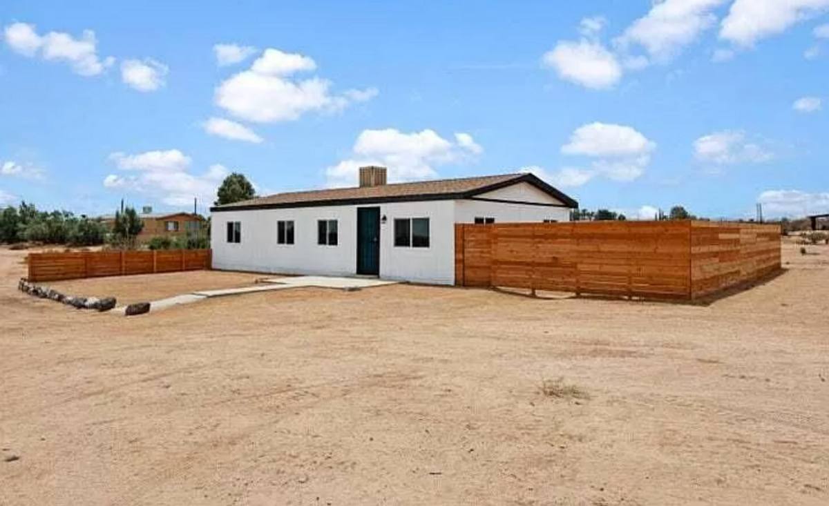 Townhouse for rent at 1266 Cambria Ave #2, Yucca Valley, CA 92284