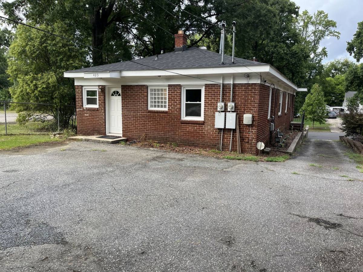 House for rent at 423 Kingston Ave W, Charlotte, NC 28203
