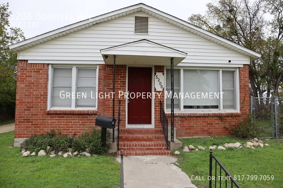 House for rent at 5208 Bonnell Ave, Fort Worth, TX 76107