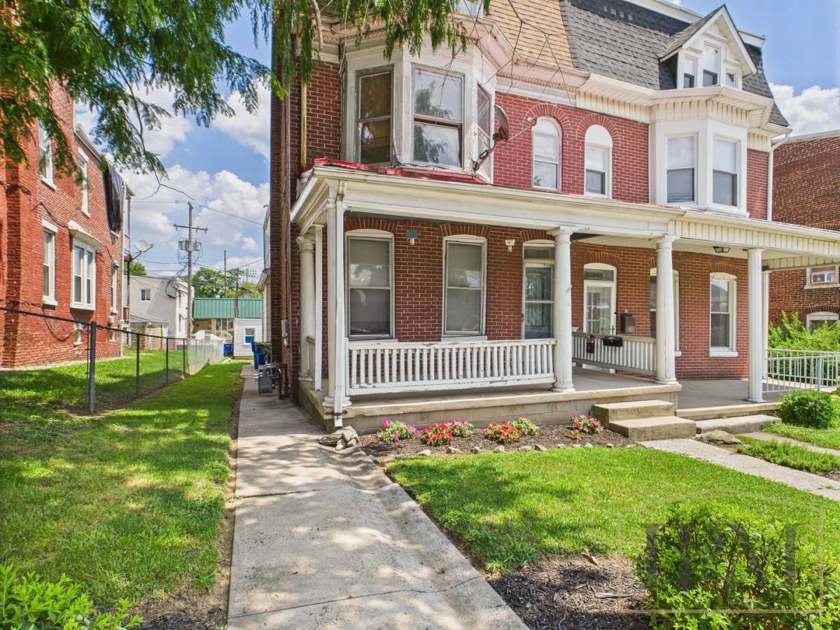 Apartment for rent at 611 N George St, York, PA 17401