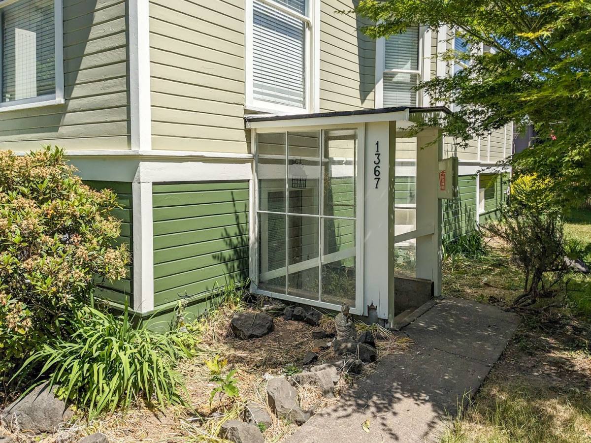 Apartment for rent at 1365-1367 Chemeketa St NE, Salem, OR 97301