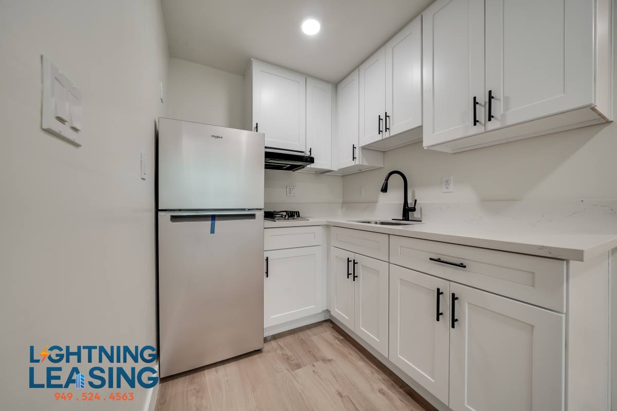 Apartment for rent at 426 S Venice Blvd #9D, Venice, CA 90291