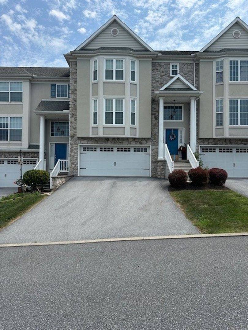 Townhouse for rent at 784 Winding Lane, Harrisburg, PA 17111