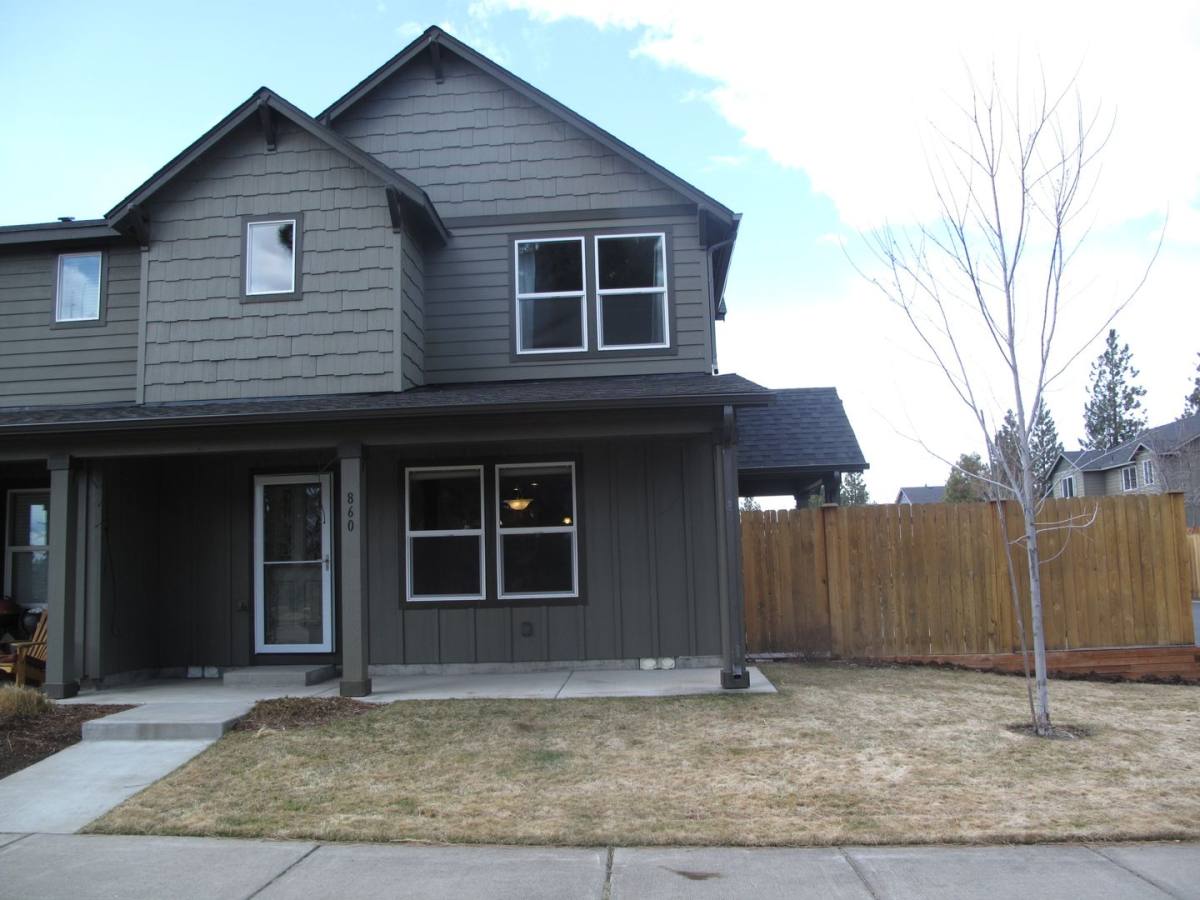 Townhouse for rent at 860 N Hindeman, Sisters, OR 97759