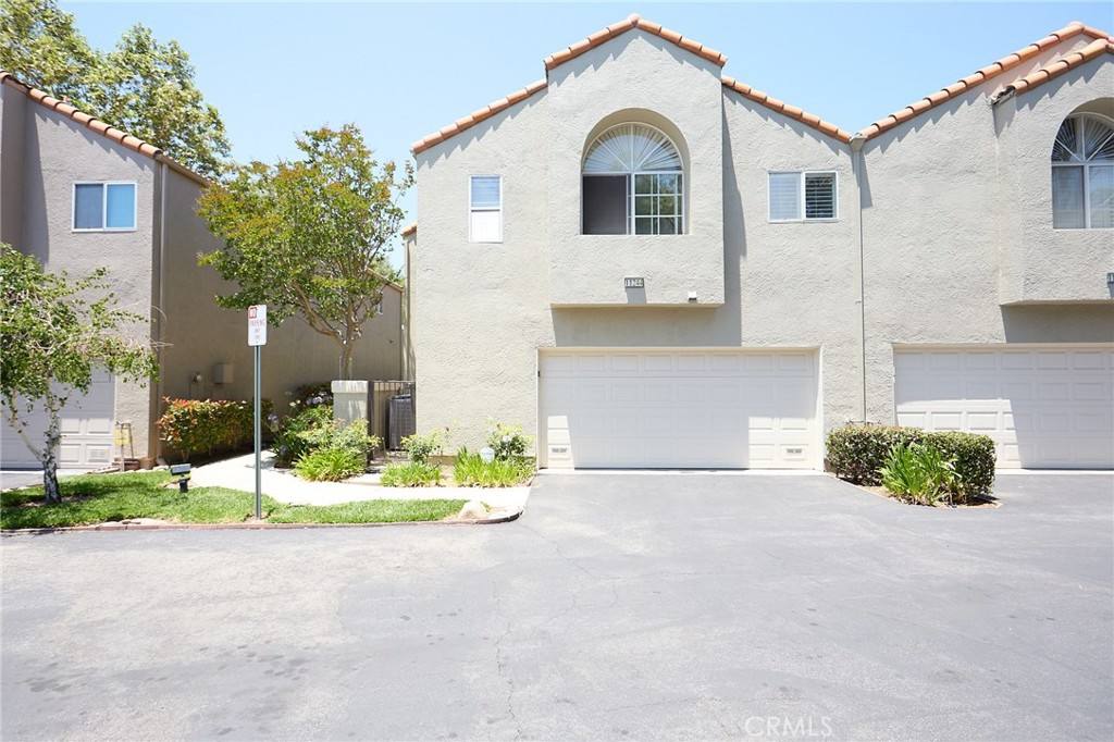 Townhouse for rent at 11244 Sierra Pass Place, Chatsworth, CA 91311