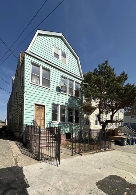 Apartment for rent at 98 Van Nostrand Ave #1F-1F, Bayonne, NJ 07002
