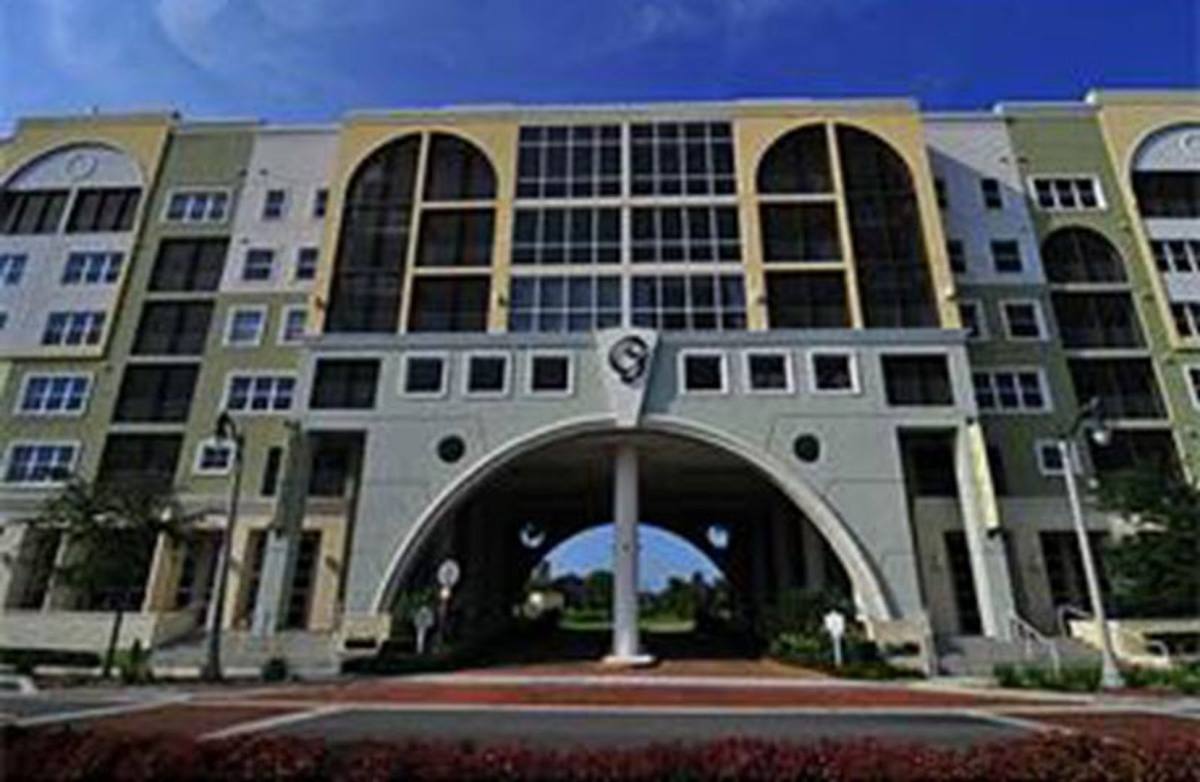 Apartment for rent at 225 W Seminole Blvd, Sanford, FL 32773