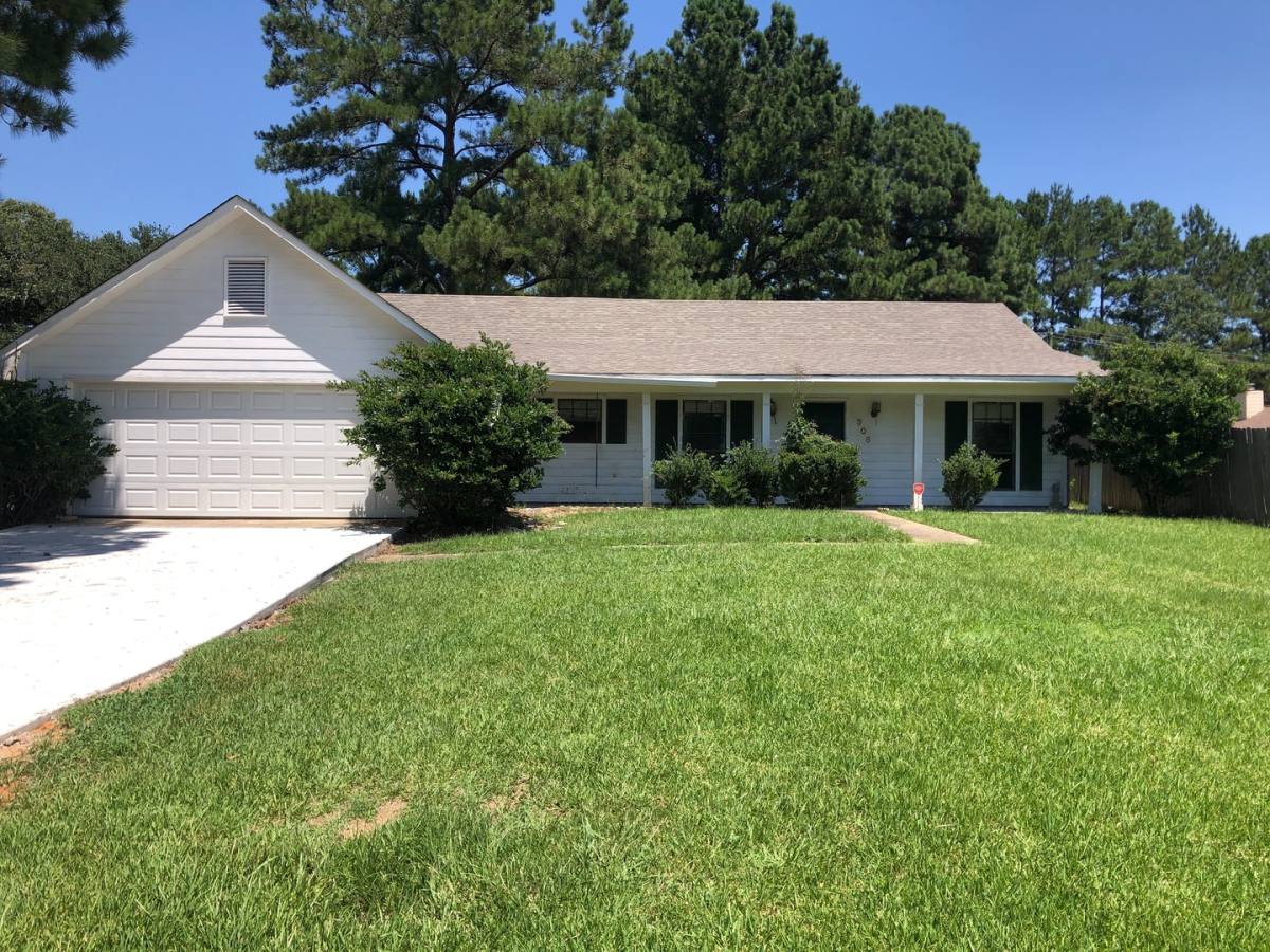 House for rent at 306 Gary Daniels Dr, Byram, MS 39272