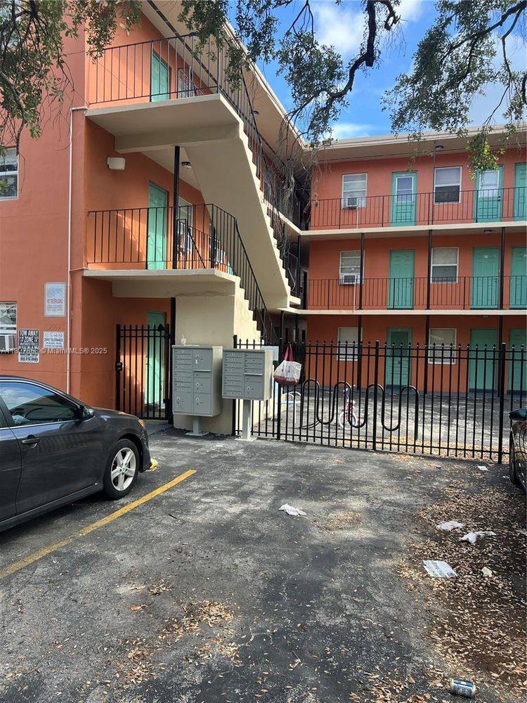 Apartment for rent at 3669 Thomas Ave #2-2, Miami, FL 33133