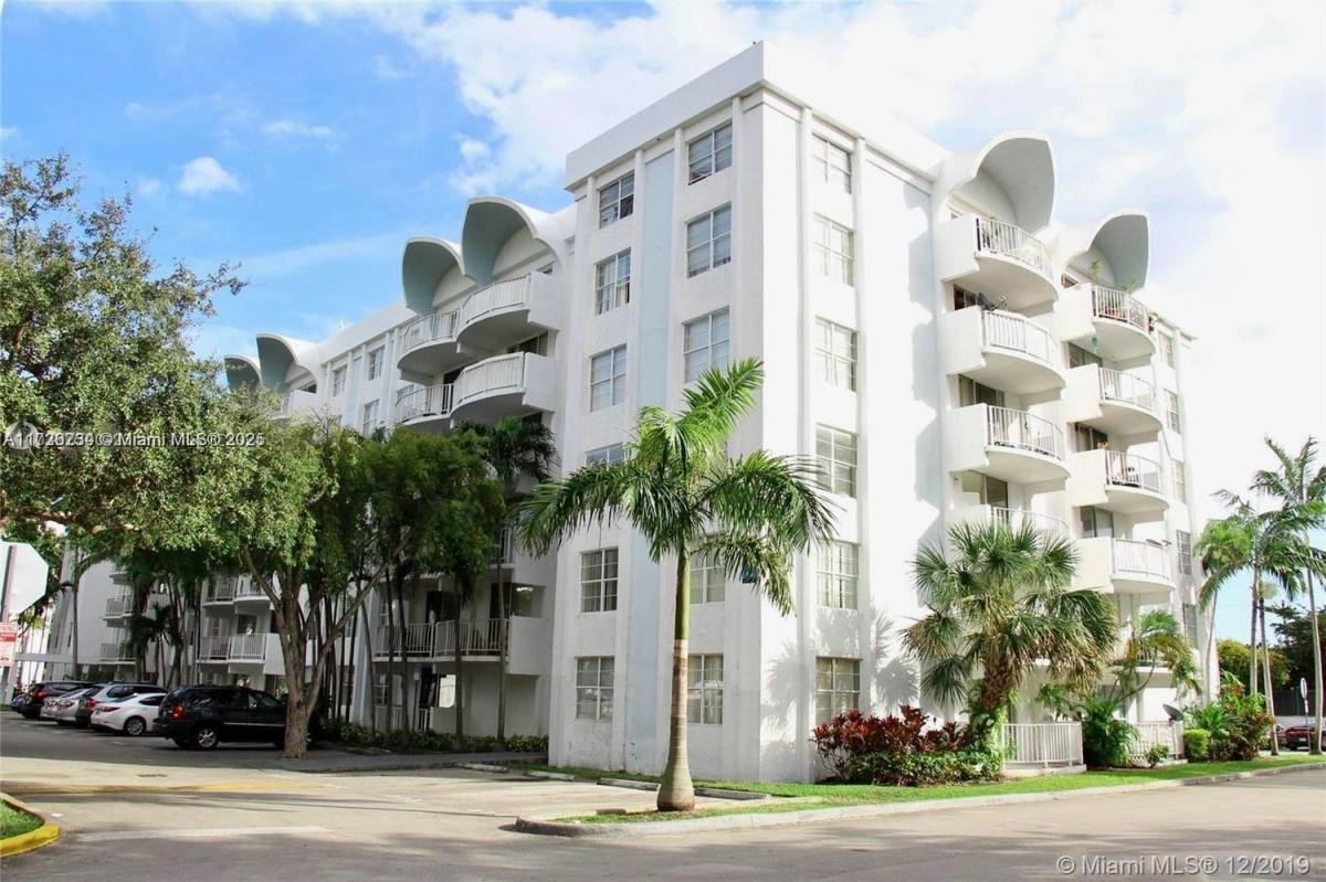 Apartment for rent at 498 NW 165th St #D307, Miami, FL 33169