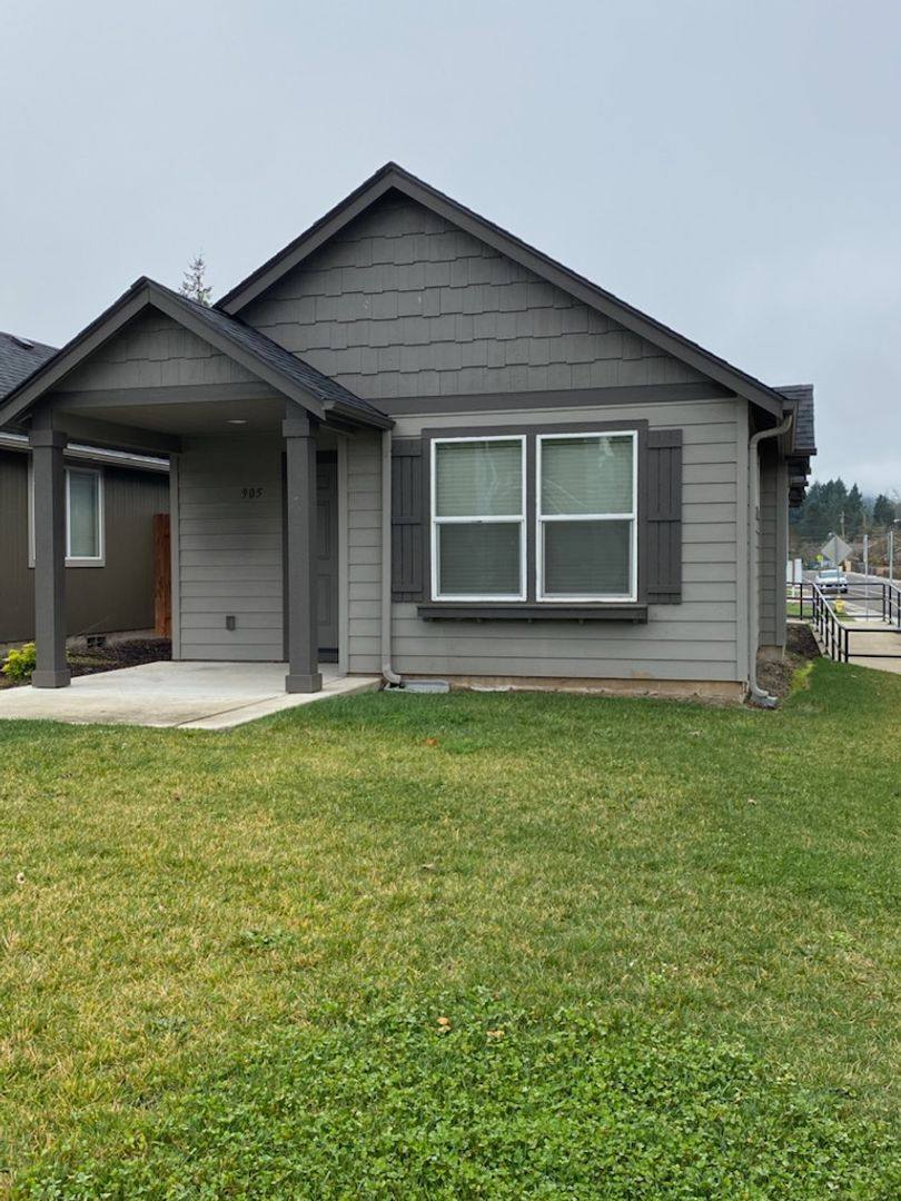 House for rent at 905 Pacific Highway 99 S, Cottage Grove, OR 97424